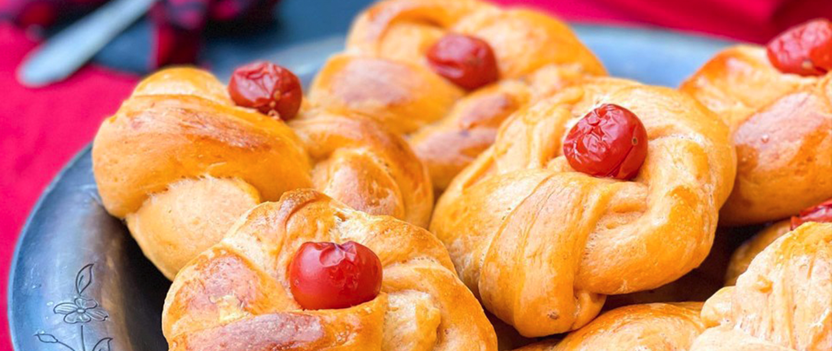 Festive Tomato Rolls